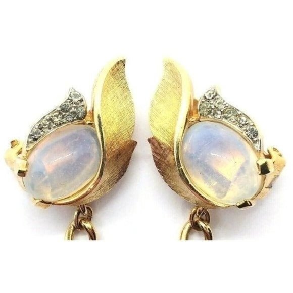 Vintage Crown Trifari Moonstone & Rhinestone Gold Plated Sweater Clip Cloak Cape - Picture 2 of 3